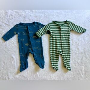 Set of 2 Carters footed pajamas